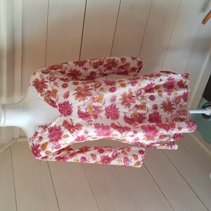 Womens Tunic Small.  PtP: 19 1/2"  Sleeve: 18 1/2" Length: 31 1/2". 100%…